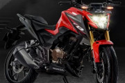 ホンダがインドで新型車「CB300F」を発表！ エンジンは油冷単気筒を搭載?! 倒立フォークも　価格は３９万円程度