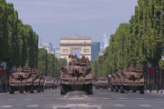 フランス・パリのシャンゼリゼ通りで革命記念日恒例の軍事パレードが開催！