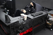 【朗報】ゲーム、食事、睡眠のすべてが完結する「ゲーミングベッド」発売。お値段なんと126300円