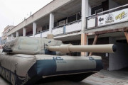 【悲報】ウクライナ軍さん、戦車型の風船を実戦投入
