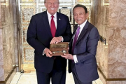 【画像】麻生太郎、トランプ氏との会談で『鍵番号3898番・全ての扉が開く鍵と言われる鍵を貰う』ホワイトハウスの鍵らしい