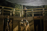 新兵が米国海兵の称号を得る前に直面する最後の集大成訓練、ボクシングに挑む！
