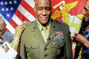 ??　アメリカ海兵隊の大将に初の黒人　　★★★★