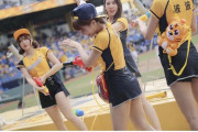【朗報】台湾プロ野球、チアガールがTシャツ姿で水を被ってビショ濡れになるイベントを開催