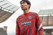 【ブンデスリーガ】鎌田大地がサッカーとアメフトの二刀流挑戦!? フランクフルトの発表にファン「騙された」