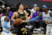 【NBA】ラプターズの渡邊雄太がレイカーズ戦で8得点3リバウンド、Top 10 Play入りのユーロステップからのダンク