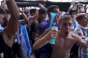 【W杯】歴史的勝利後のアルゼンチンのお祭り騒ぎ、レベルが違った。