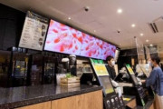ファミマが新会社を設立。店頭にデジタルサイネージを設置、映像コンテンツを配信