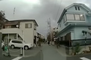 【動画】どっちが悪い？埼玉で子供ミサイルをギリで避けたドラレコが人気に。