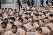 エルサルバドルでギャング数百人に実刑数百年の超長期刑…一部は1000年以上！