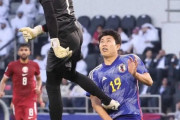 【画像】U-23日本代表エースの腹に 飛び蹴り したカタールGK レッドカード。超危険プレーに「ライダーキックかよ」「退場は妥当」←これｗｗｗｗｗｗｗｗ