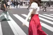 【動画】グラビアアイドルさん、とんでもない格好で渋谷を歩く・・