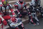 【画像】仮面ライダー555さん、やせたかなしい姿で発見されるｗｗ