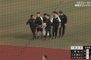 ソフトバンク三森がアクシデントで緊急交代　後頭部＆顔面をグラウンドに強打　担架で運ばれる…