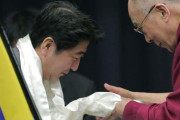 ダライ・ラマ法王来た！　ダライ・ラマ法王は、安倍晋三 @AbeShinzo 首相に書簡を送付し、歴代最長の在任期間を記録し、世界から尊敬される日本を築いた功績に敬意を表明された。