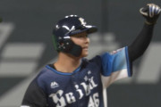 ラストピース鈴木将平、鋭いバッティングで先制タイムリー！