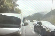 【動画】シルバーウィーク中の九州道で玉突き事故に巻き込まれたドラレコ。