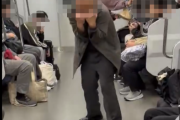 【動画】格ゲー世界から電車内に転移してきた男性、乗客をKO寸前まで追い込んでしまう