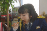 【画像】浜辺美波ちゃんのナポリタンの食べ方、豪快すぎるｗｗｗｗｗｗｗ
