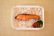 会社勤めの人ら、昼食どうしてる？
