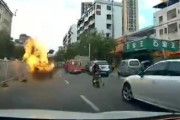 【動画】中国で車が突然爆発