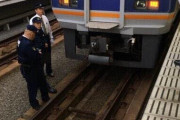 【画像】電車に飛び込んだ女性が消える怪奇現象が発生ｗｗｗ