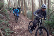 自転車で山道走る「トレイルライド」人気で事故多発…登山者と接触や斜面転倒で死者も