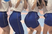 【画像】JK集団、なぜか体操着のまま街へ繰り出して晒してしまう