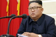 【悲報】金正恩さん、歩いただけで記事になる