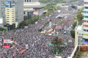 【韓国】文ちゃん弾劾ろうそくデモ　300万人が参加