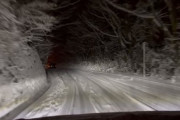 「やめてくれマジで」箱根の雪道にノーマルタイヤ→立ち往生し渋滞、都内ナンバーの無謀運転に批判殺到