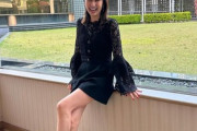 【画像】矢田亜希子(44)、スケスケ×超ミニで大胆脚組み