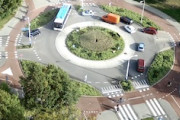 【動画】自転車専用レーンがあるオランダのラウンドアバウトを眺めてみた。
