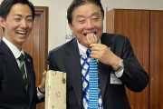 【悲報】河村たかし名古屋市長、高級干し柿でかじりつき芸を披露し炎上