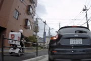 ピザーラの配達バイクが歩道を走行する映像が拡散、運営会社「警察署に相談の上、厳正に対応」