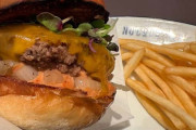 【画像】ハンバーガー屋でハンバーガー頼んだら肉が生焼けだったんだが