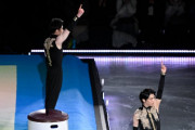 羽生結弦のスピンと同時に内村航平も旋回…地元・宮城でのアイスショーに「つなぐ人」羽生が込めた“被災地”への思い 「あれから12年…」