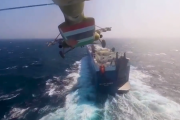 【動画】現代海賊が大型船を襲う時の模様がこれ‥‥