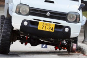 ジムニーのタイヤ脱落事故　事故車は公道走行認められない状態か　車検合格後に不正改造