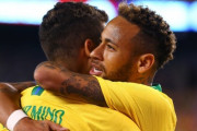 【ブラジル代表】ネイマールとフィルミーノ、あの元Jリーガーとハグ！これはグッとくる