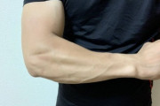 筋トレマンワイ、腕の筋肉がおかしい感じになる（※画像あり）