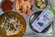 【悲報】日本の給食、韓国の給食（無償化）にボロ負けしていた・・・・悔しいよ