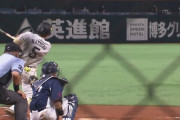 松田宣浩 "柳田のバット”を折りながらもタイムリーヒット！