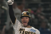 坂本　ライトへのタイムリースリーベース！阪神６点に！！「どや！！！これが虎の正捕手・坂本誠志郎」
