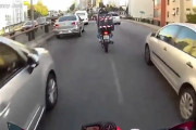 バイクのすり抜け妨害して何が悪い？