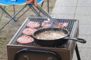 キャンプ中ワイ「これキャンプじゃなくてもBBQだけの方がコスパよくね！？」