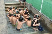 【画像】昭和生まれはプールに入る前にこんな事やってたらしいｗｗｗｗｗｗ