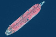 中東イエメン沖で超大型タンカーを30年余放置、船体が老朽化…漏出防止で油移送へ！