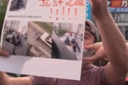 海外「東京で抗議活動。日本警察の外国人に対する不当な対応を非難」