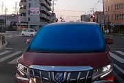 尼崎で撮影されたアルファードがヤバいドラレコ。100%悪いのに「下がれや！」と声を荒らげる男。